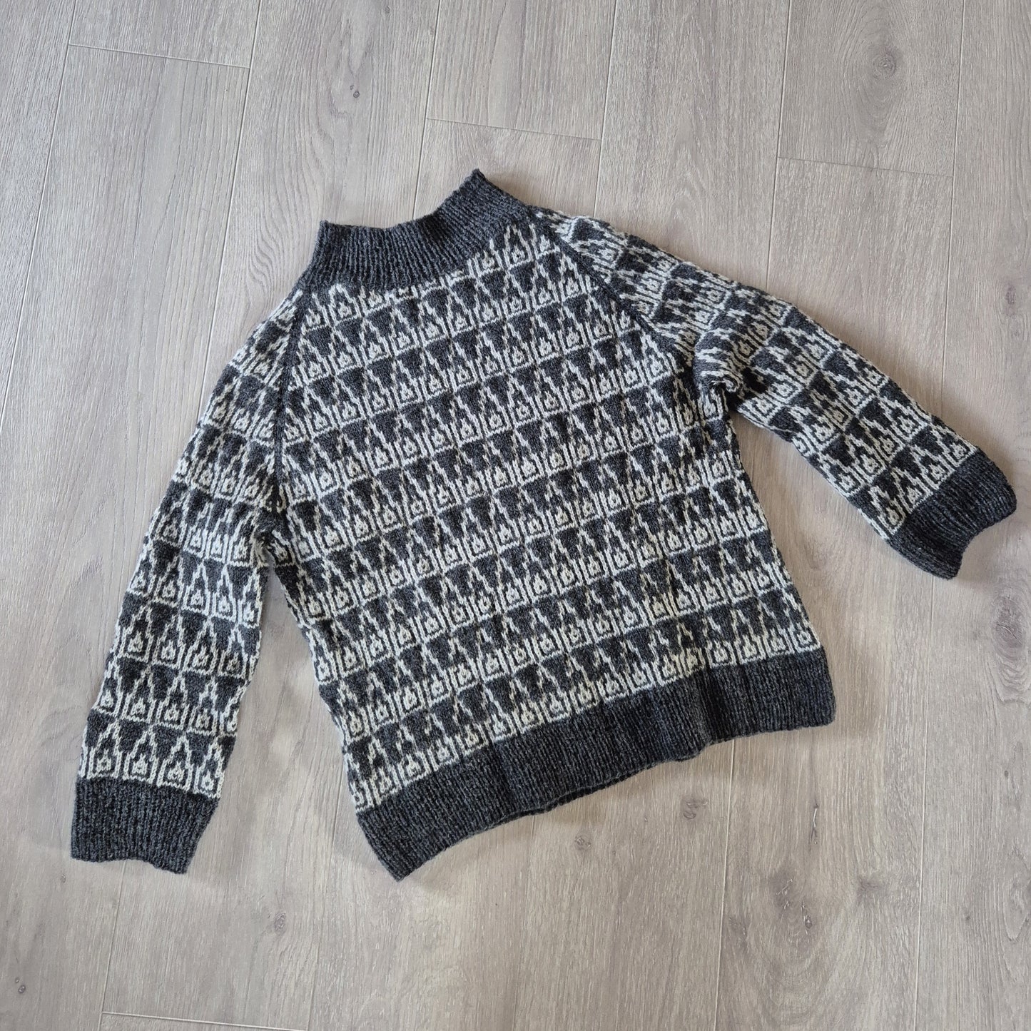 Lykt - damegenser med raglanfellinger | Ulltråd | Strikkepakke