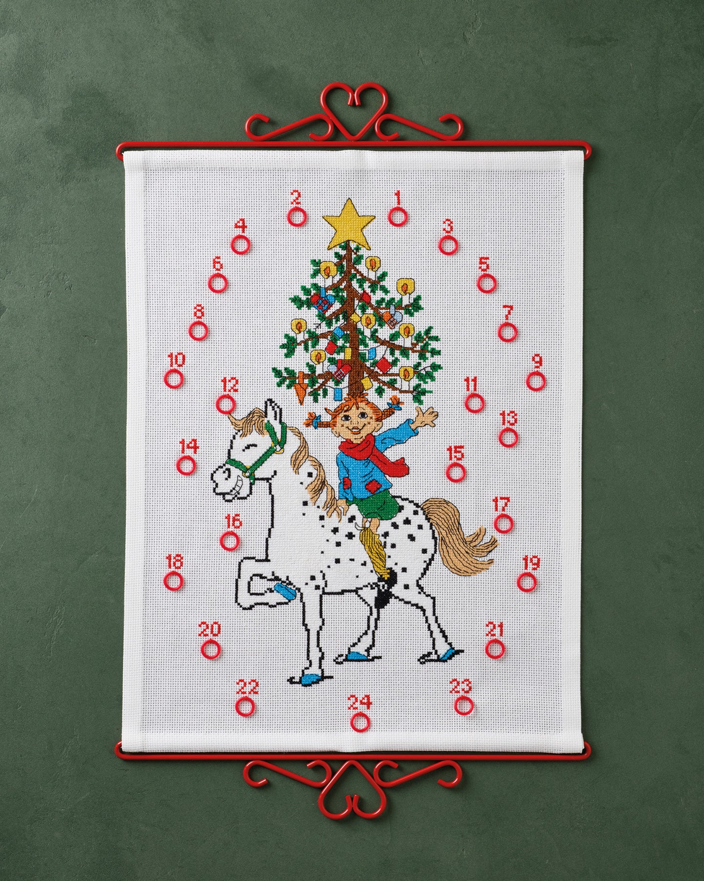 Pippi Langstrømpe og juletre | Julekalender Brodering | Permin