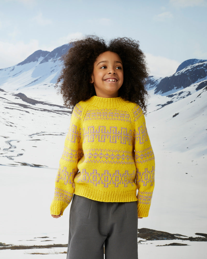 Fjæregenser til barn i fivel | Rauma | Strikkepakke