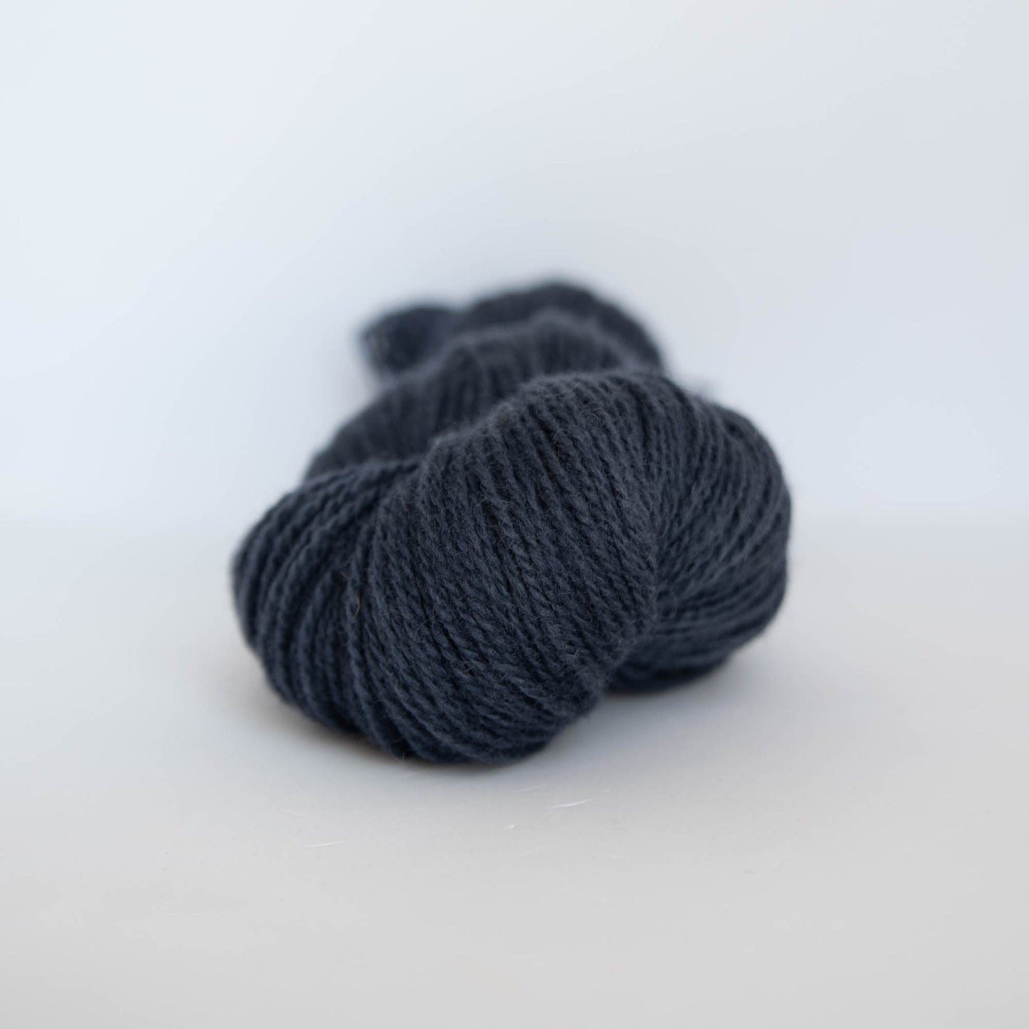Hillesvåg Ask ullgarn – 100 % norsk ull – 100 g/≈315 m - utgående