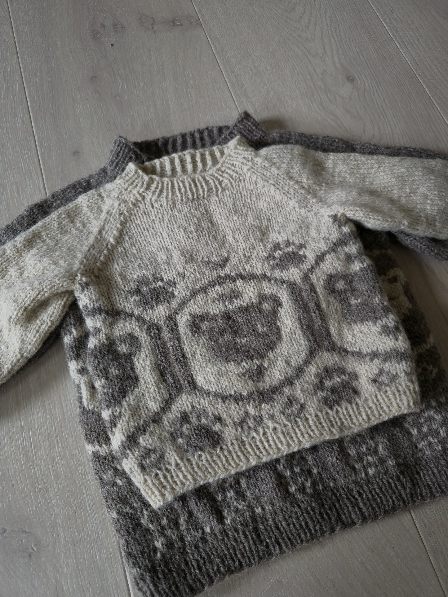Bamsebjørn raglangenser til baby & barn | Ulltråd | Strikkepakke