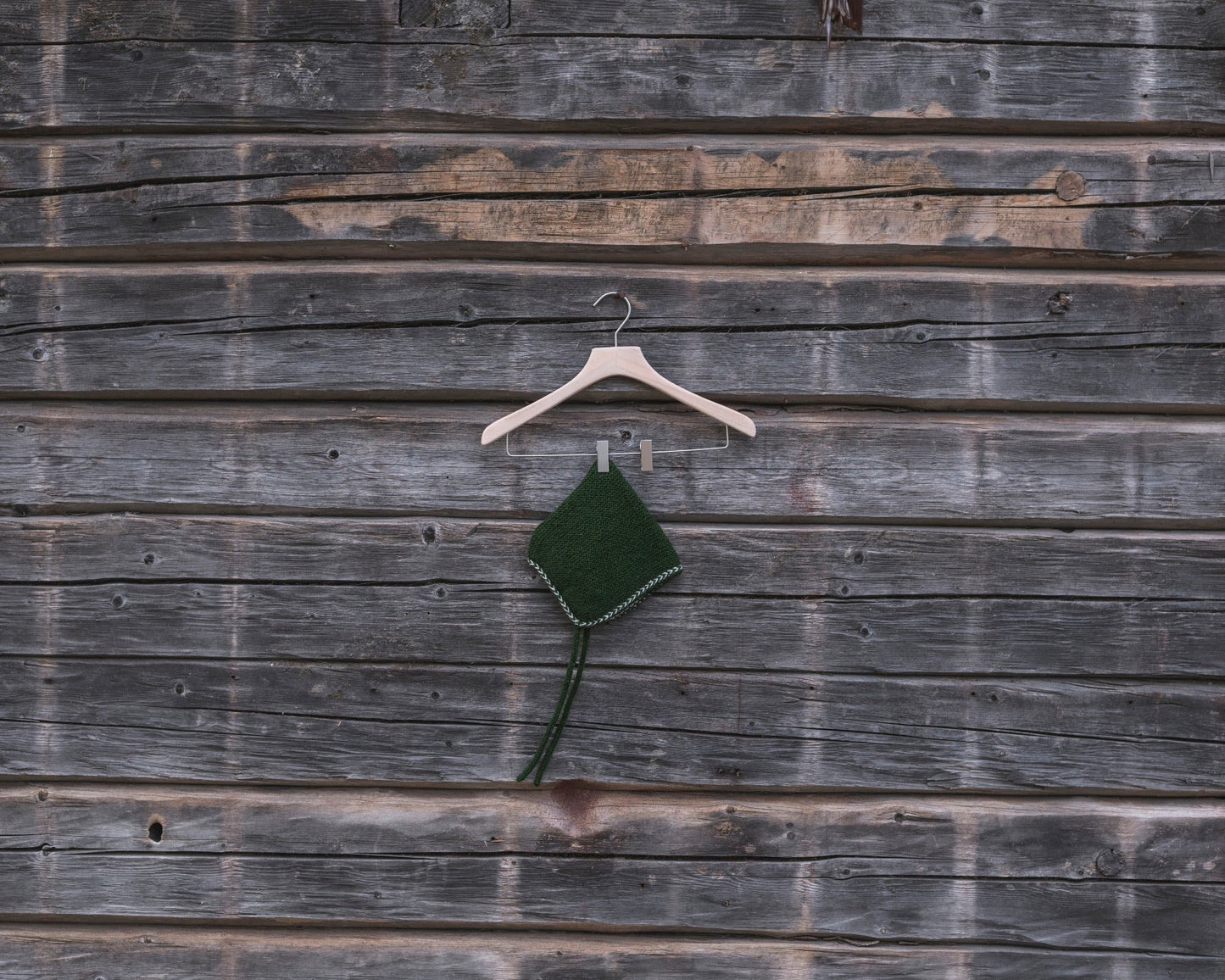 Alvar barnelue | Järbo | Strikkepakke