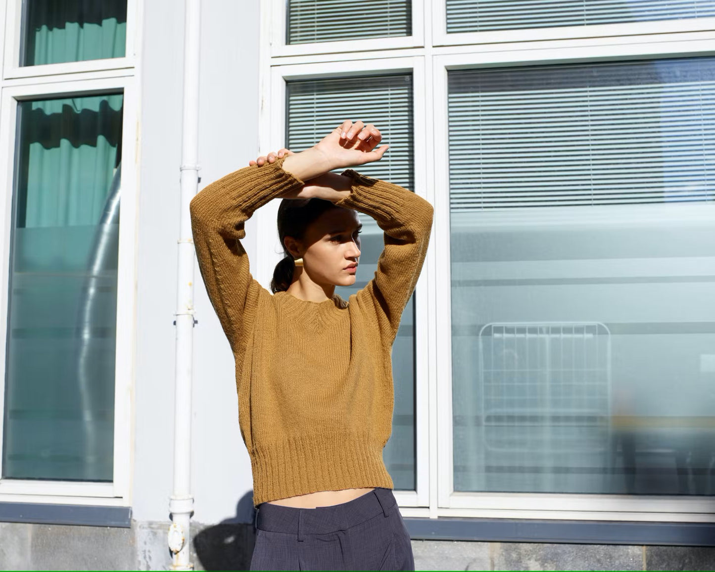 Den fine v-halsgenseren | Rauma | Strikkepakke