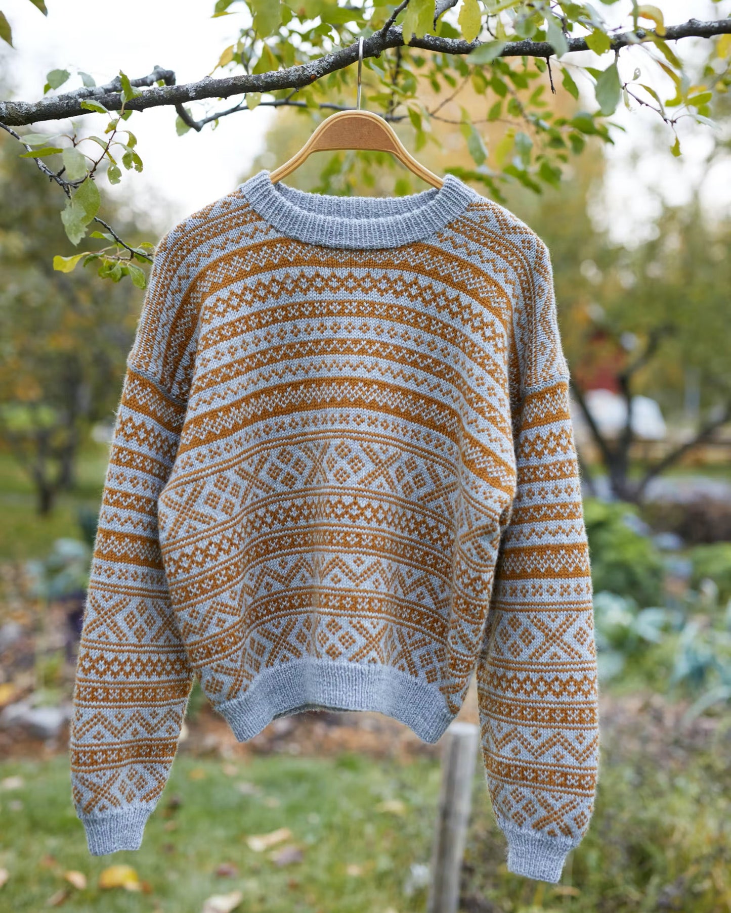 Genser med norske småborder dame | Rauma | Strikkepakke