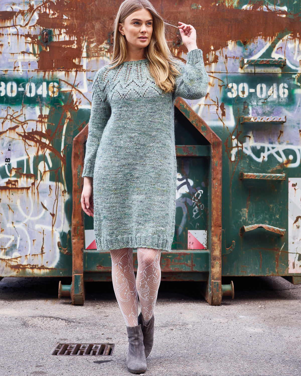 Kamelia kjole m/hullmønster | Permin | Strikkepakke