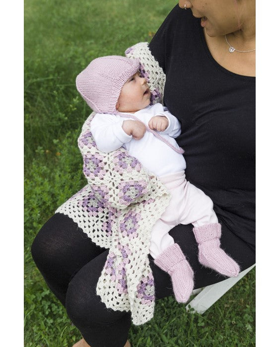 91744 - Babysokker med matchende lue.