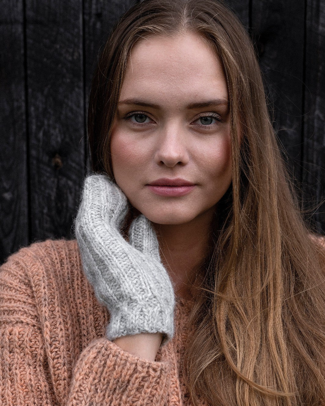 92645 - Folklig ribbestrikkede votter