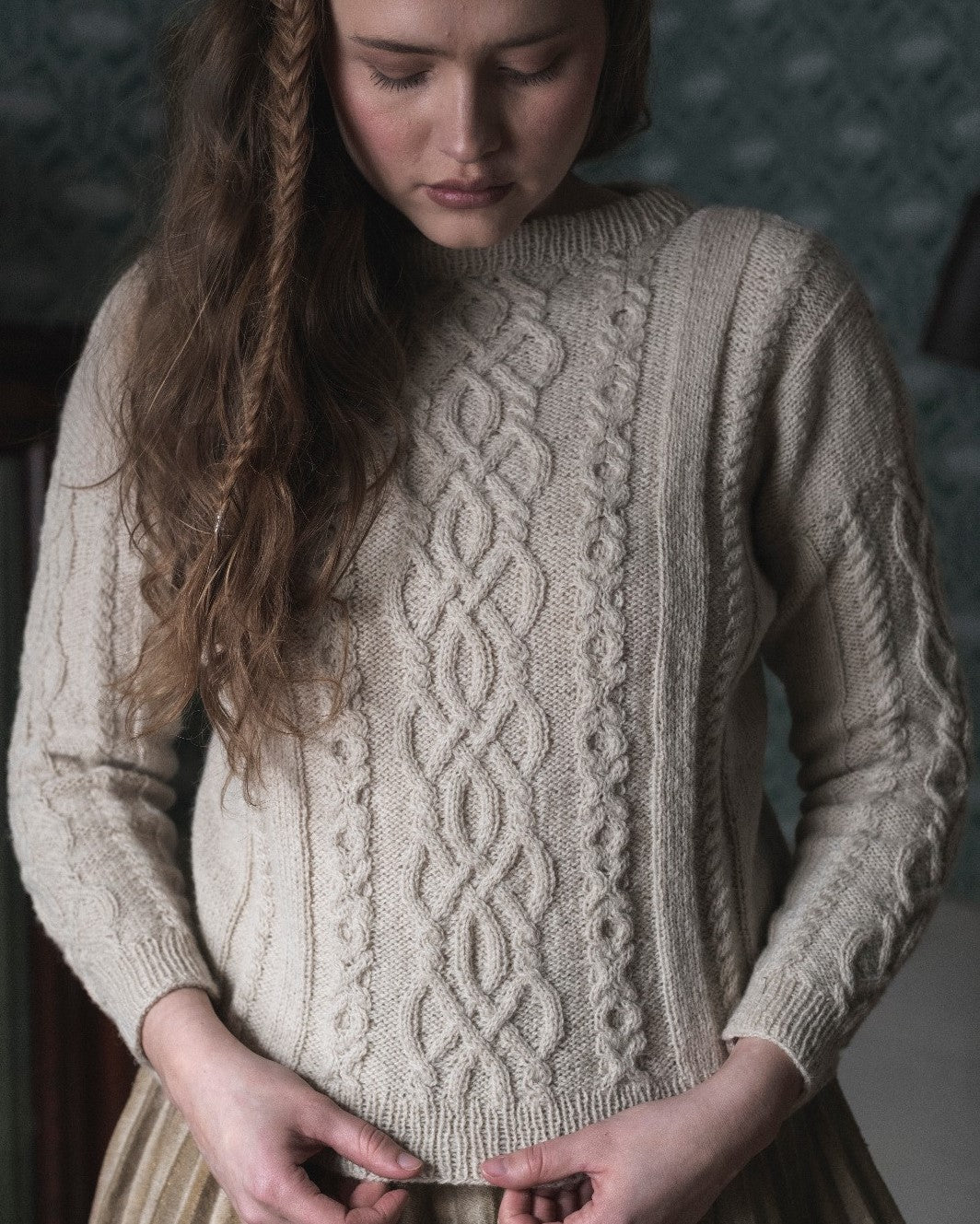 92703 - Fabel genser med fletter