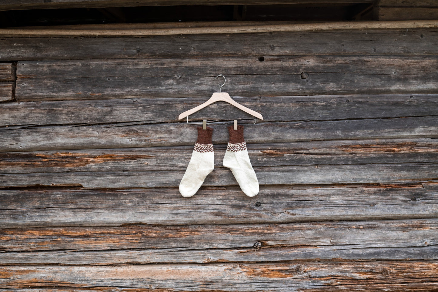 92745 - Säter sokk med mønsterbord og latvisk flette