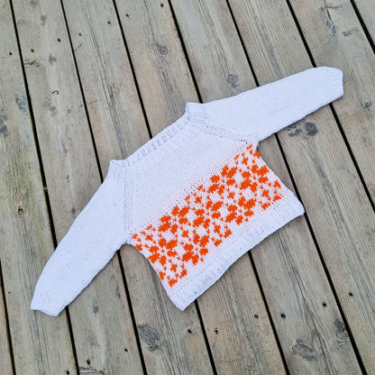 Baby Blomst genser i amira light | Ulltråd | Strikkepakke