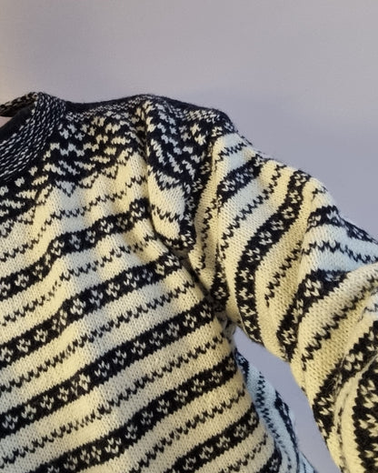 Trøyer fra Stadsbygd - Retro genser i Finull | Rauma Garn | Strikkepakke