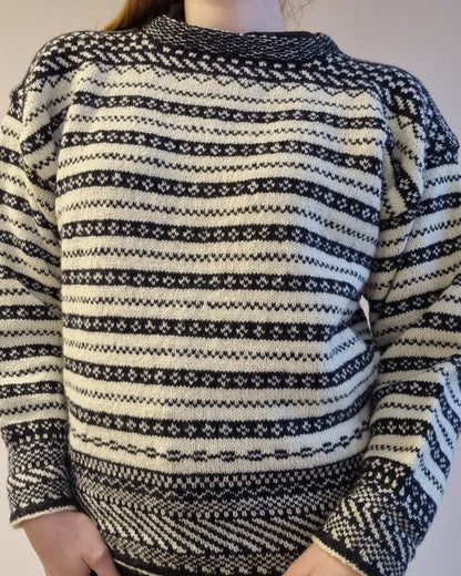 Trøyer fra Stadsbygd - Retro genser i Finull | Rauma Garn | Strikkepakke