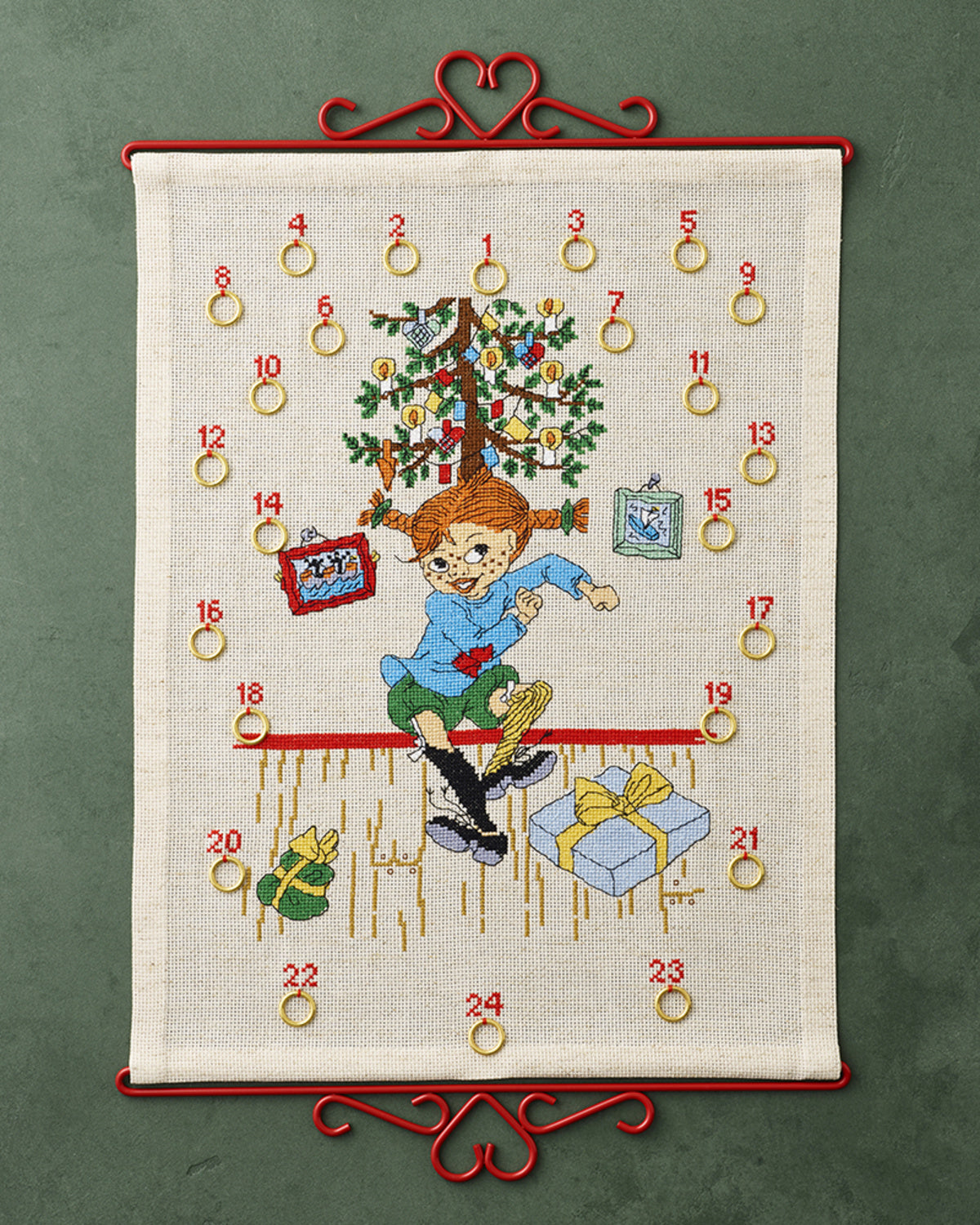 Pippi under juletreet | Julekalender brodering | Permin