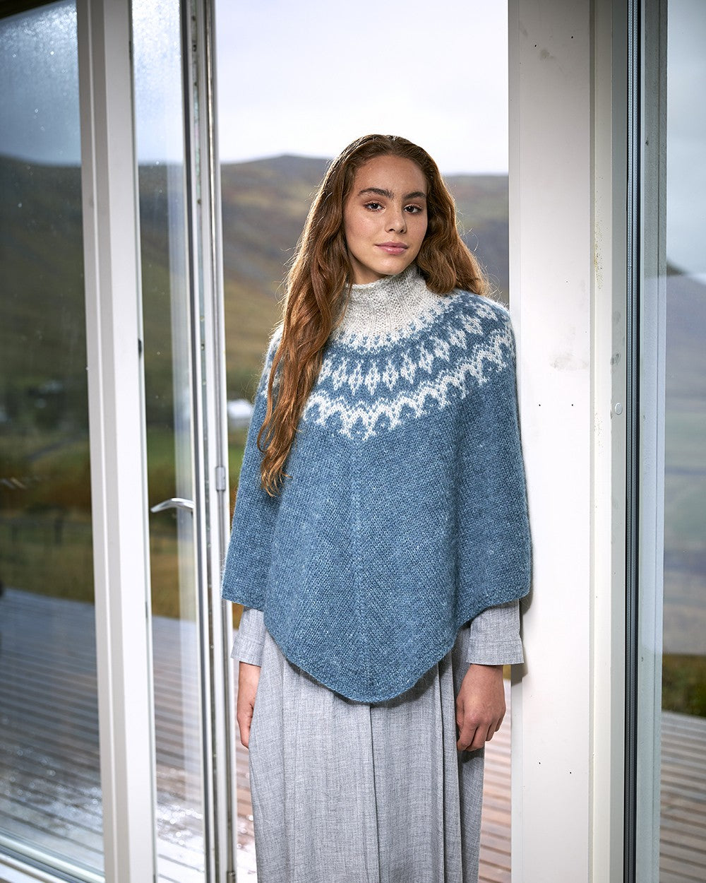 Sporður - Strikket poncho i Plötulopi | Oppskrift (Fysisk hefte & Digital oppskrift)