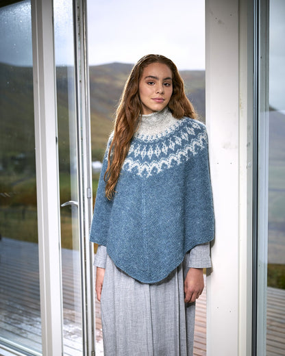 Sporður - Strikket poncho i Plötulopi | Oppskrift (Fysisk hefte & Digital oppskrift)