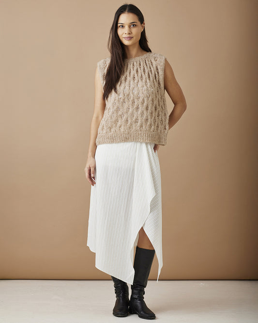 Nanna vest med hullmønster | Permin | Strikkepakke