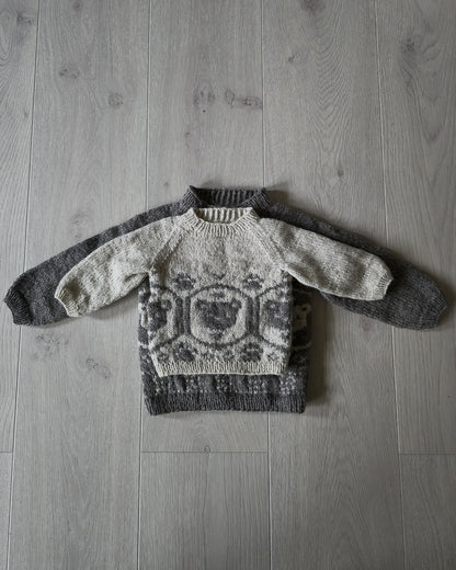 Bamsebjørn raglangenser til baby & barn (Berta) | Ulltråd | Strikkepakke