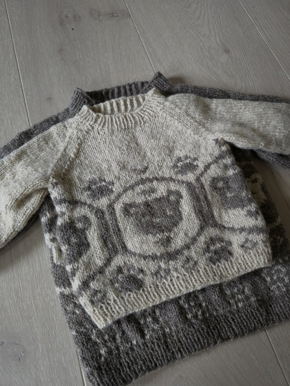 Bamsebjørn raglangenser til baby & barn (Berta) | Ulltråd | Strikkepakke