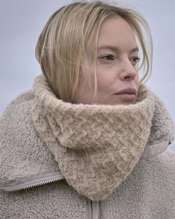 Shoal & Metton hals og lue i alpaca haze | Mode Rowan | Strikkepakke