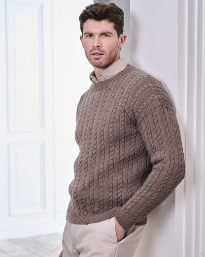 Pentney - ensfarget herregenser med fletter | Mode Rowan | Strikkepakke