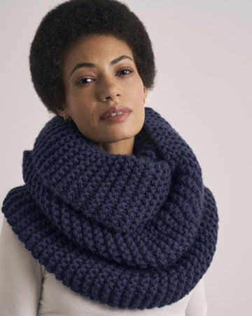 Lowestoft & Thorpeness lue og skjerf i chunky wool | Mode Rowan | Strikkepakke