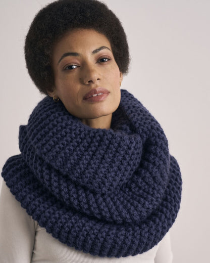 Lowestoft & Thorpeness lue og skjerf i chunky wool | Mode Rowan | Strikkepakke