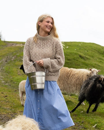 Olivia hullmønster genser i duo og alpakka | Navia | Strikkepakke
