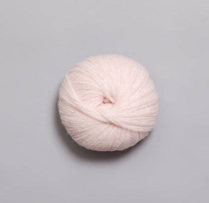Rauma Garn Puno – 68 % babyalpakka, 10 % ekstra fin merinoull, 22 % polyamid – 50 g/≈ 110 m