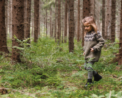 Slóðir barnegenser i lettlopi | Järbo | Strikkepakke