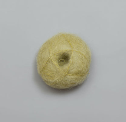 Rauma Plum – 70 % Super Kid Mohair / 30 % Polyamid – 25 g ≈ 250 m - utgående garn