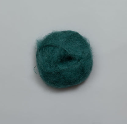 Rauma Plum – 70 % Super Kid Mohair / 30 % Polyamid – 25 g ≈ 250 m - utgående garn