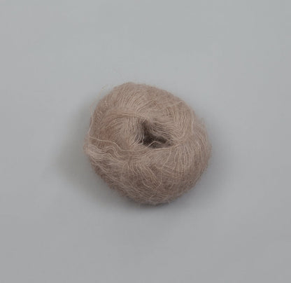 Rauma Plum – 70 % Super Kid Mohair / 30 % Polyamid – 25 g ≈ 250 m - utgående garn