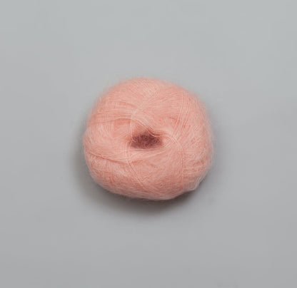 Rauma Plum – 70 % Super Kid Mohair / 30 % Polyamid – 25 g ≈ 250 m - utgående garn