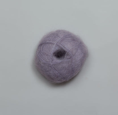 Rauma Plum – 70 % Super Kid Mohair / 30 % Polyamid – 25 g ≈ 250 m - utgående garn