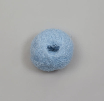 Rauma Plum – 70 % Super Kid Mohair / 30 % Polyamid – 25 g ≈ 250 m - utgående garn