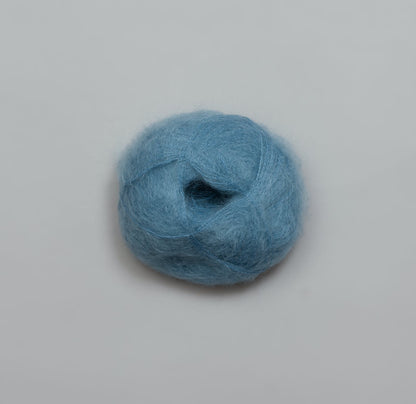 Rauma Plum – 70 % Super Kid Mohair / 30 % Polyamid – 25 g ≈ 250 m - utgående garn