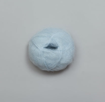 Rauma Plum – 70 % Super Kid Mohair / 30 % Polyamid – 25 g ≈ 250 m - utgående garn