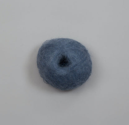 Rauma Plum – 70 % Super Kid Mohair / 30 % Polyamid – 25 g ≈ 250 m - utgående garn