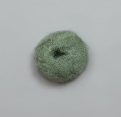 Rauma Plum – 70 % Super Kid Mohair / 30 % Polyamid – 25 g ≈ 250 m - utgående garn