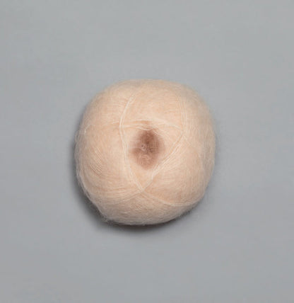 Rauma Plum – 70 % Super Kid Mohair / 30 % Polyamid – 25 g ≈ 250 m - utgående garn