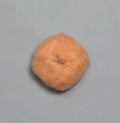 Rauma Plum – 70 % Super Kid Mohair / 30 % Polyamid – 25 g ≈ 250 m - utgående garn
