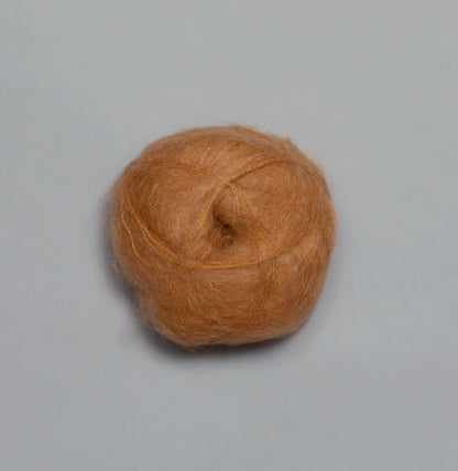 Rauma Plum – 70 % Super Kid Mohair / 30 % Polyamid – 25 g ≈ 250 m - utgående garn