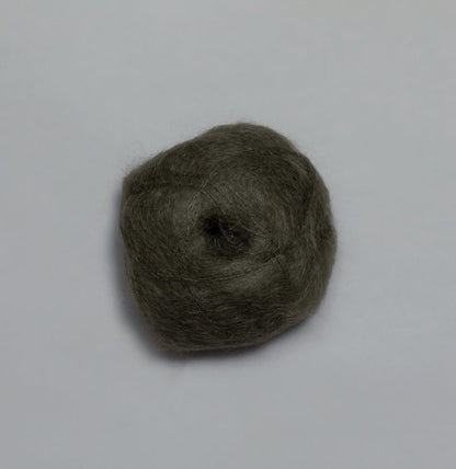 Rauma Plum – 70 % Super Kid Mohair / 30 % Polyamid – 25 g ≈ 250 m - utgående garn