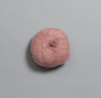 Rauma Plum – 70 % Super Kid Mohair / 30 % Polyamid – 25 g ≈ 250 m - utgående garn