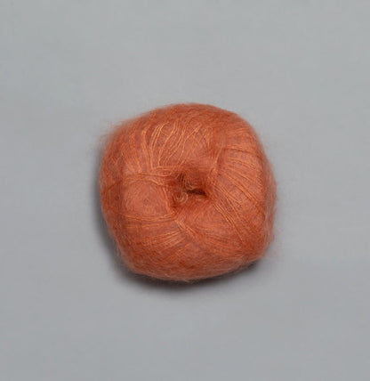 Rauma Plum – 70 % Super Kid Mohair / 30 % Polyamid – 25 g ≈ 250 m - utgående garn