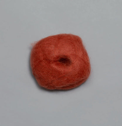 Rauma Plum – 70 % Super Kid Mohair / 30 % Polyamid – 25 g ≈ 250 m - utgående garn