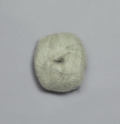 Rauma Plum – 70 % Super Kid Mohair / 30 % Polyamid – 25 g ≈ 250 m - utgående garn