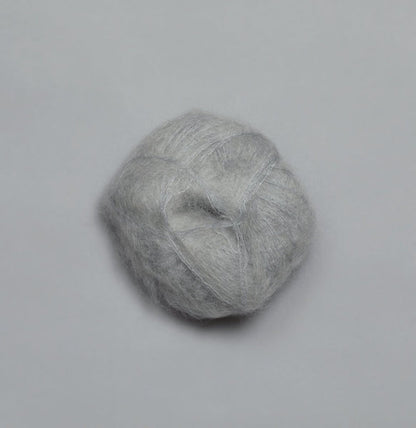 Rauma Plum – 70 % Super Kid Mohair / 30 % Polyamid – 25 g ≈ 250 m - utgående garn