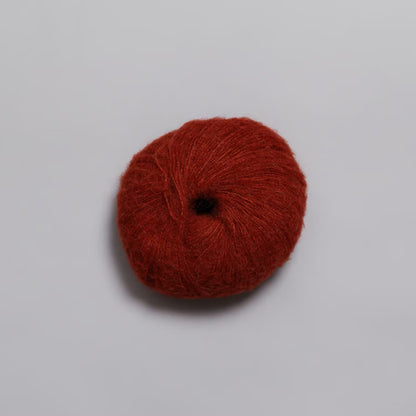 Rauma Alpaca Silk – 65 % babyalpakka, 25 % silke, 10 % ekstra fin merino – 25 g ≈ 200 m