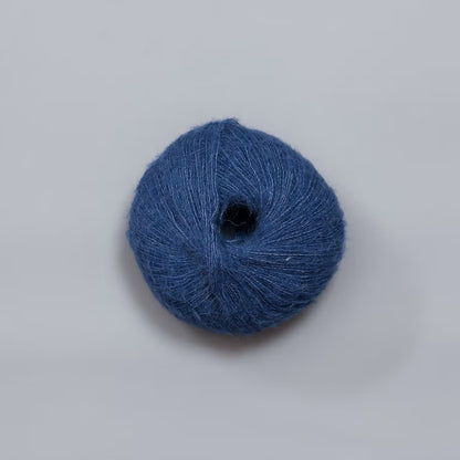Rauma Alpaca Silk – 65 % babyalpakka, 25 % silke, 10 % ekstra fin merino – 25 g ≈ 200 m